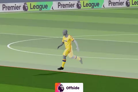 أنقذت أصدقاء مرموش في ظهورها الأول.. تقنية التسلل شبه الآلي تلغي هدفاً لكريستال بالاس (فيديو)